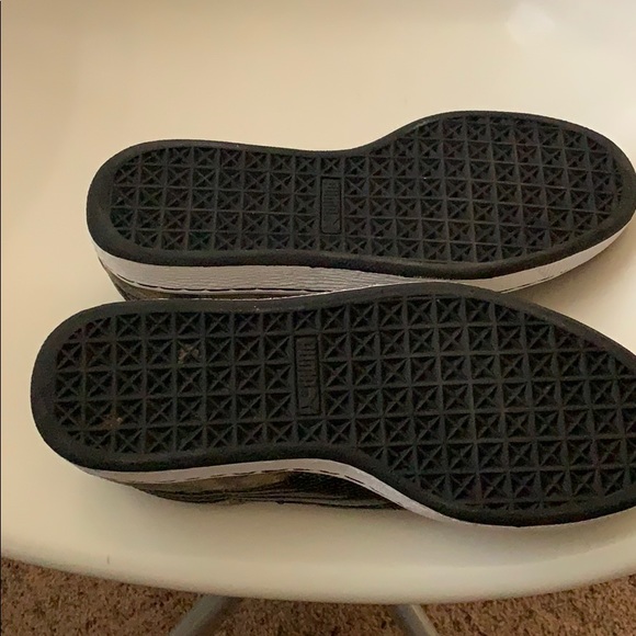 Rare Snake Print Puma Suede Size 7 US. Gld blk why - Picture 2 of 3